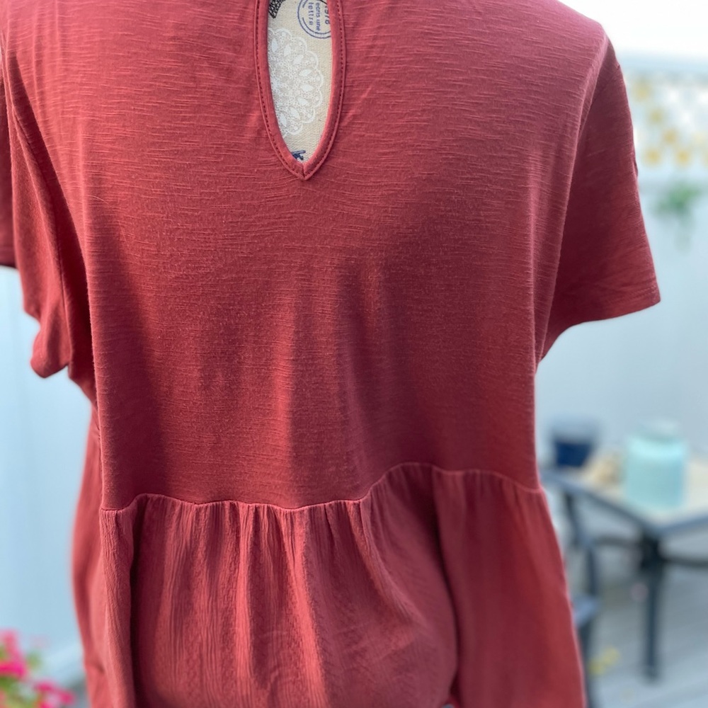 Deep dusty rose free flowing top - Picture 3 of 4